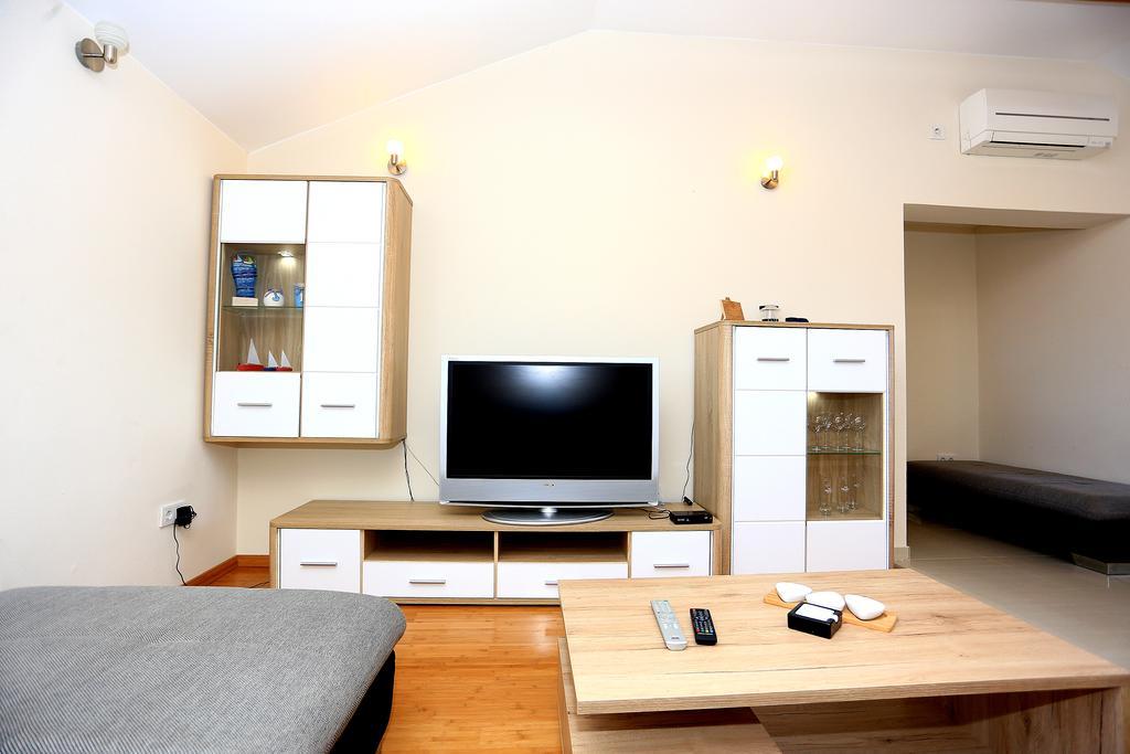 Apartment Pa Ve Murter Exteriér fotografie